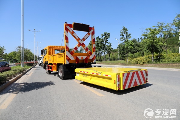 东风多利卡D9国六防撞缓冲车