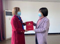 随州市妇联主席张春霞一行到3044永利颁发荣誉证书并视察消防车生产车间