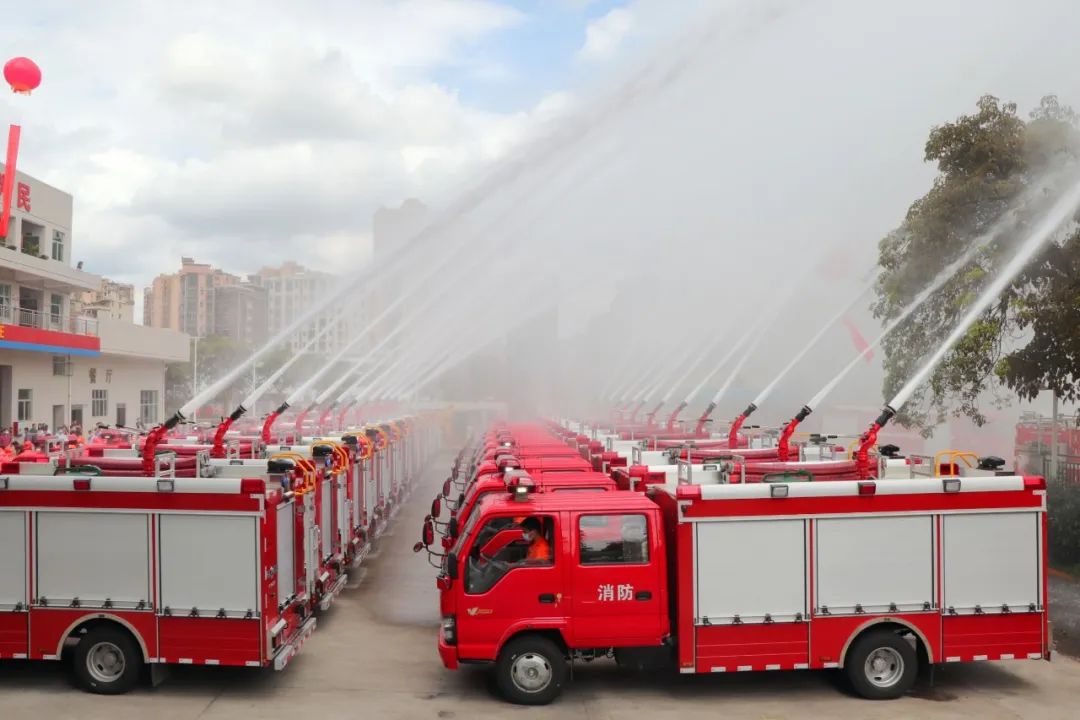 3044永利23辆消防车入役大岭山镇消防队交车仪式